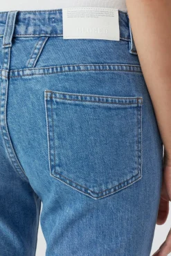 CLOSED Jeans><noscript><img width=