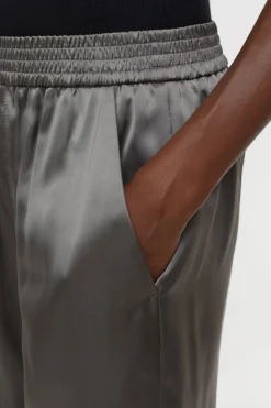 CLOSED Broek><noscript><img width=
